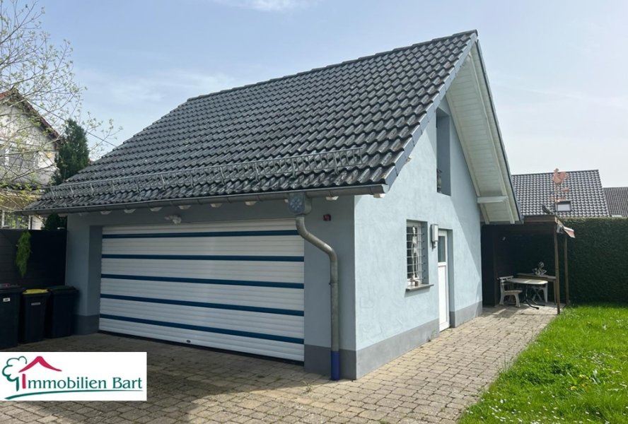 Garage mit Stauraum u. Gartenhaus