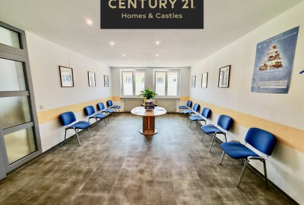 grosses Wartezimmer