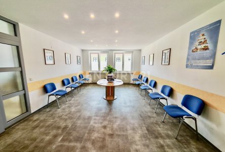 grosses Wartezimmer