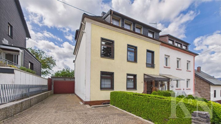 Geräumige Doppelhaushälfte in Köllerbach