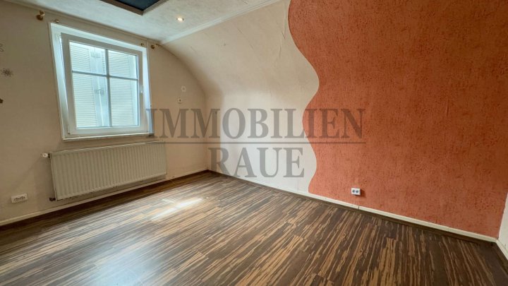 GROSSES 1-2 FAMILIENHAUS MIT GARTEN UND GARAGE IN RUHIGER LAGE VON SULZBACH - SOFORT FREI