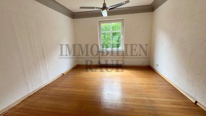 GROSSES 1-2 FAMILIENHAUS MIT GARTEN UND GARAGE IN RUHIGER LAGE VON SULZBACH - SOFORT FREI