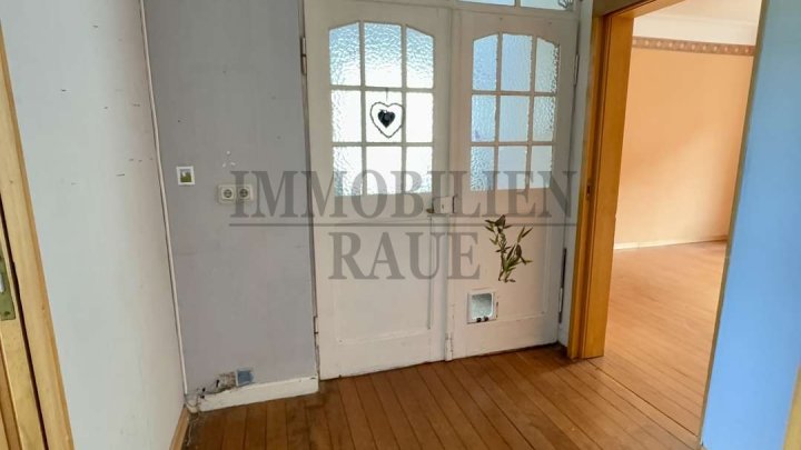 GROSSES 1-2 FAMILIENHAUS MIT GARTEN UND GARAGE IN RUHIGER LAGE VON SULZBACH - SOFORT FREI
