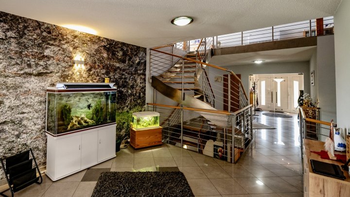 Luxus trifft Weitblick–Großzügiges Anwesen mit Einliegerwohnung, Pool & Wellnessbereich zu verkaufen