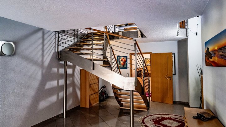 Luxus trifft Weitblick–Großzügiges Anwesen mit Einliegerwohnung, Pool & Wellnessbereich zu verkaufen