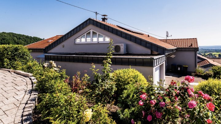 Luxus trifft Weitblick–Großzügiges Anwesen mit Einliegerwohnung, Pool & Wellnessbereich zu verkaufen