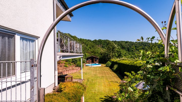 Luxus trifft Weitblick–Großzügiges Anwesen mit Einliegerwohnung, Pool & Wellnessbereich zu verkaufen