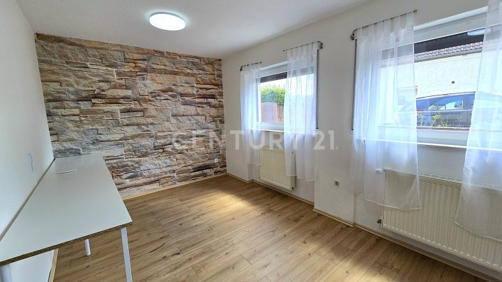 Neuwertige große ETW mit Balkon und Garten zum Sofortbezug in Top Lage, Sackgasse in Zweibrücken