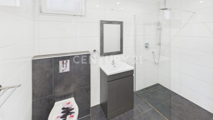 Urbanes Wohnen mit Loft-Charakter – stilvolle Wohnung mit großer Terrasse im Herzen von Neunkirchen