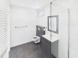 Moderneds stilvolles Badezimmer