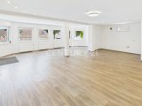 Offener lichtdurchfluteter Wohnbereich