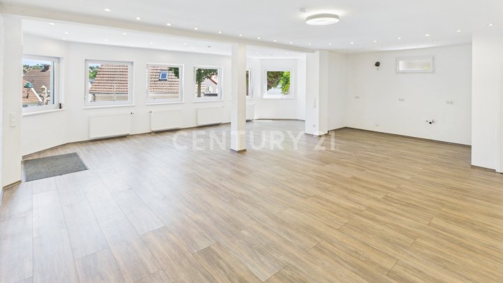 Urbanes Wohnen mit Loft-Charakter – stilvolle Wohnung mit großer Terrasse im Herzen von Neunkirchen