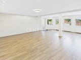 Weitläufiges Loft mit fließendem Grundriss