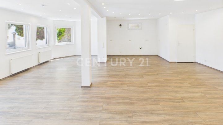 Urbanes Wohnen mit Loft-Charakter – stilvolle Wohnung mit großer Terrasse im Herzen von Neunkirchen