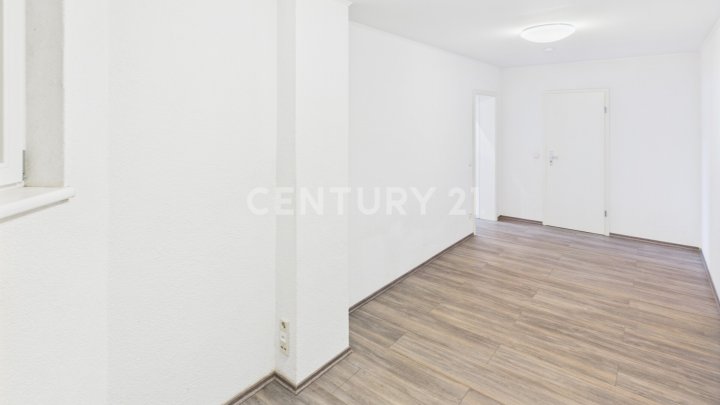 Urbanes Wohnen mit Loft-Charakter – stilvolle Wohnung mit großer Terrasse im Herzen von Neunkirchen