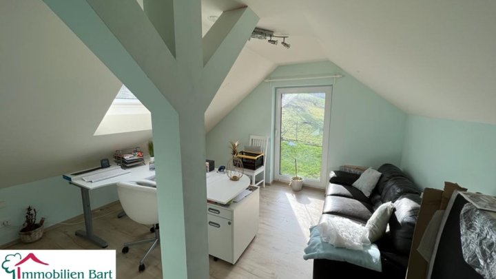 HAUS MIT 3 WOHNUNGEN + NEBENGEBÄUDE, GRENZE L-WORMELDANGE