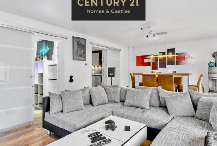 tolles Wohnzimmer in der oberen Wohnung