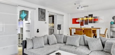 tolles Wohnzimmer in der oberen Wohnung