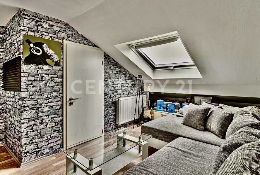 individuell nutzbarer Raum in der 2. Etage der o. Whg.