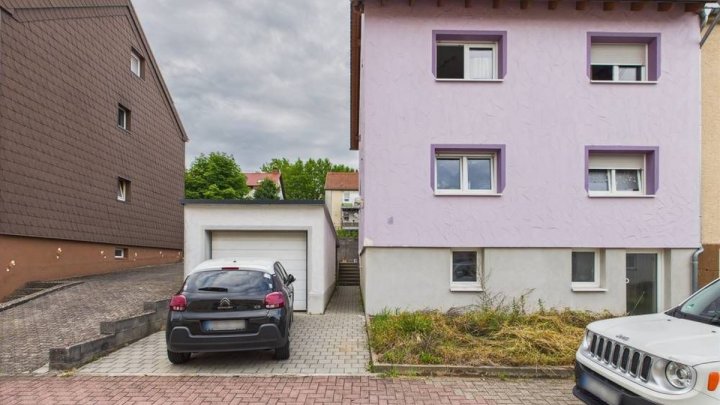 Kernsaniertes Mehrfamilienhaus mit 3 vermieteten Einheiten in Elversberg – solide Kapitalanlage !