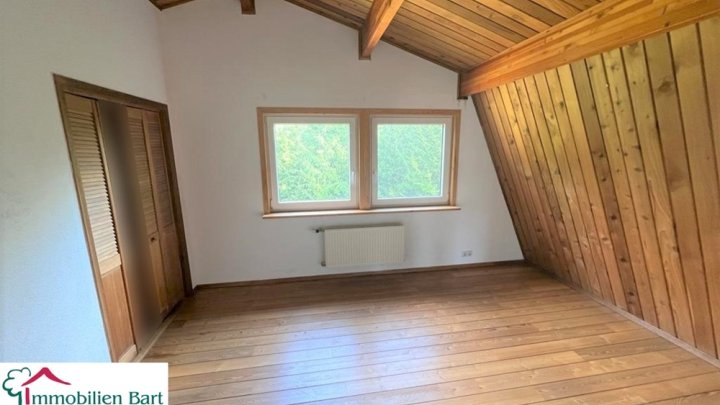 375 M² AUSSTELLUNG + BÜRO + WOHNHAUS AUF 40 AR