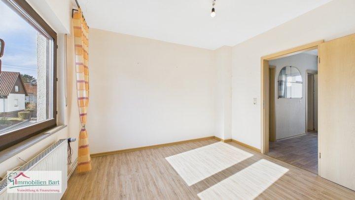 GEPFLEGTES WOHNHAUS, GARTEN UND GARAGE IN GRENZNÄHE LUXEMBURG!