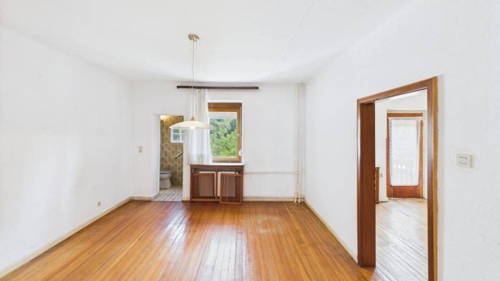 Zweifamilienhaus in Ludweiler – 185 m² Wohnfläche, 680 m² Grundstück, 6 Zimmer – Ideal für Familien!