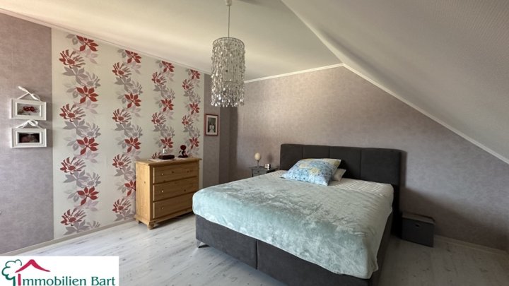 GEPFLEGTES WOHNHAUS MIT 60 M² GARAGE / 15 MIN. BIS ZUR GRENZE!