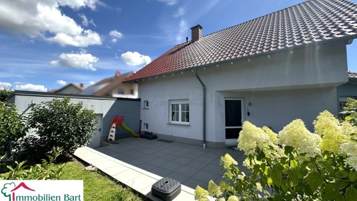GEPFLEGTES WOHNHAUS MIT 60 M² GARAGE / 15 MIN. BIS ZUR GRENZE!