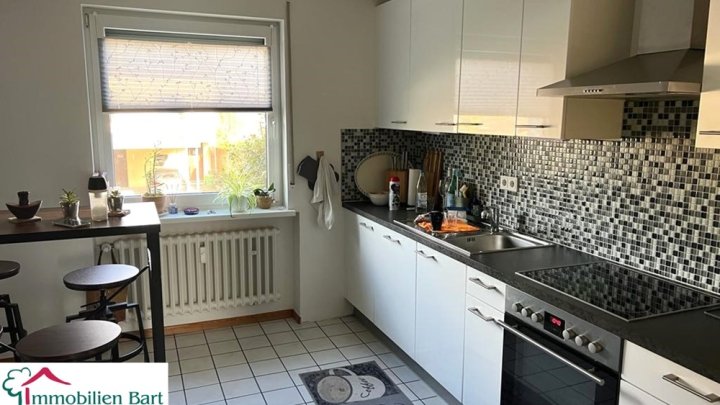 WINCHERINGEN: 348 M² WOHNHAUS MIT 3 WOHNUNGEN!