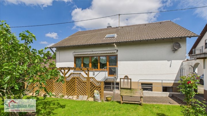 SOLIDES WOHNHAUS MIT KACHELOFEN IN TOP LAGE!