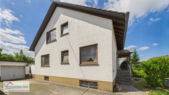 SOLIDES WOHNHAUS MIT KACHELOFEN IN TOP LAGE!