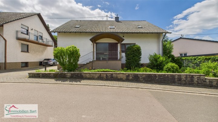 SOLIDES WOHNHAUS MIT KACHELOFEN IN TOP LAGE!