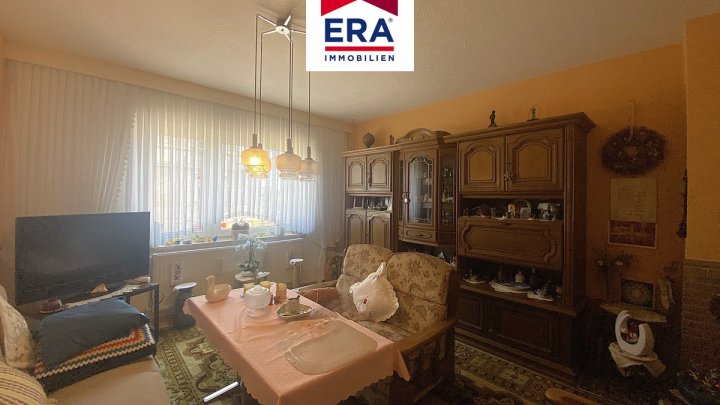 RESERVIERT-EIN,- BIS ZWEIFAMILIENHAUS, MEHRGENERATIONENHAUS, RUHIGE NEBENSTRASSE, IN RIEGELSBERG