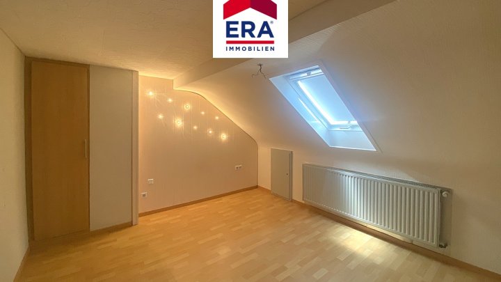 RESERVIERT-EIN,- BIS ZWEIFAMILIENHAUS, MEHRGENERATIONENHAUS, RUHIGE NEBENSTRASSE, IN RIEGELSBERG