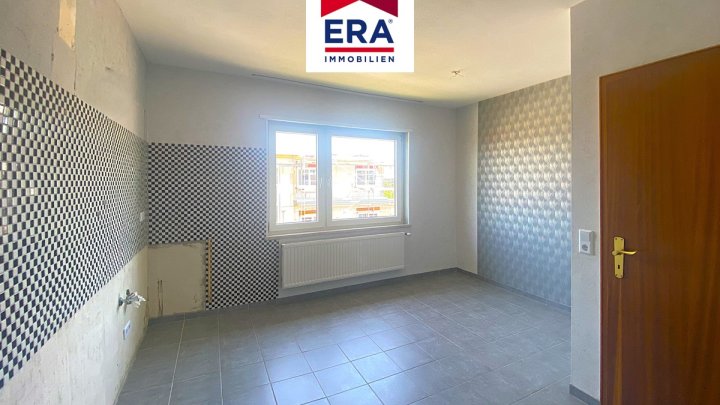 RESERVIERT-EIN,- BIS ZWEIFAMILIENHAUS, MEHRGENERATIONENHAUS, RUHIGE NEBENSTRASSE, IN RIEGELSBERG