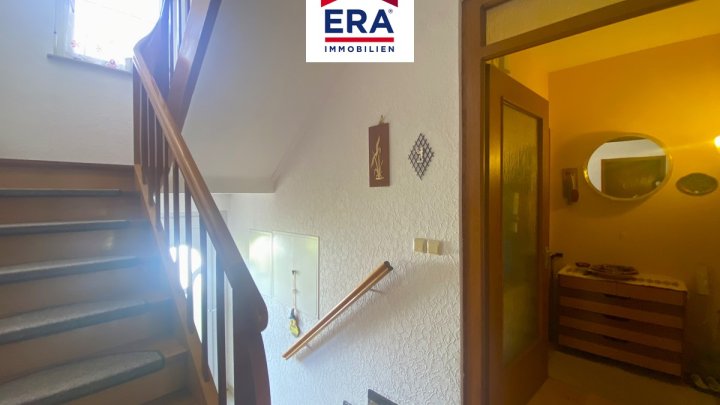 RESERVIERT-EIN,- BIS ZWEIFAMILIENHAUS, MEHRGENERATIONENHAUS, RUHIGE NEBENSTRASSE, IN RIEGELSBERG