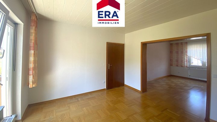 RESERVIERT-EIN,- BIS ZWEIFAMILIENHAUS, MEHRGENERATIONENHAUS, RUHIGE NEBENSTRASSE, IN RIEGELSBERG