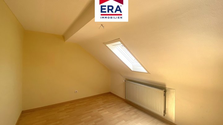 RESERVIERT-EIN,- BIS ZWEIFAMILIENHAUS, MEHRGENERATIONENHAUS, RUHIGE NEBENSTRASSE, IN RIEGELSBERG