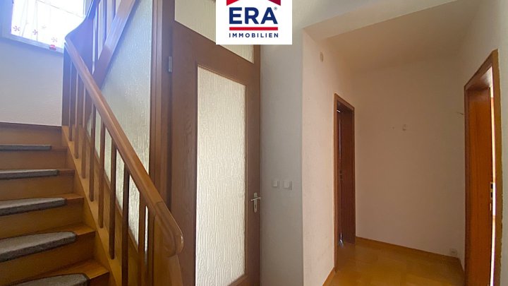 RESERVIERT-EIN,- BIS ZWEIFAMILIENHAUS, MEHRGENERATIONENHAUS, RUHIGE NEBENSTRASSE, IN RIEGELSBERG