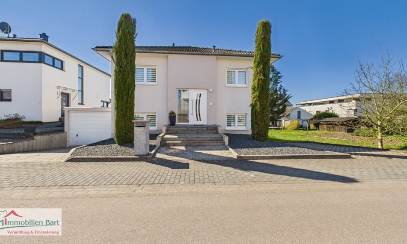 GRENZE LUXEMBURG: MASSIVES, NEUWERTIGES WOHNHAUS IN TOP LAGE!