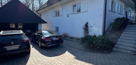 Garage + 4 Stellplätze