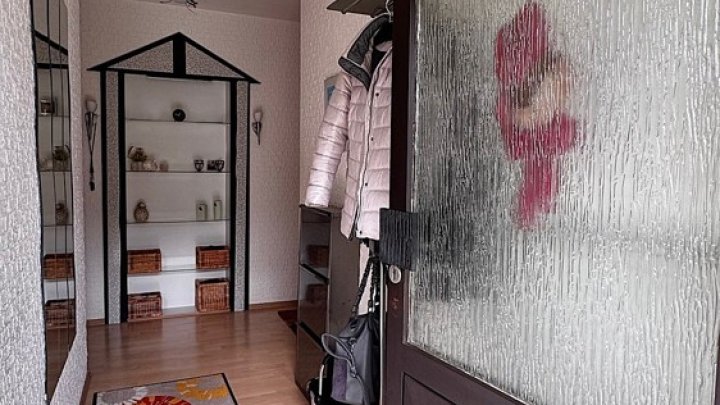 Freistehehendes Einfamilienhaus mit ELW und 2 Garagen in schöner Lage