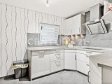 neuwertige Küche in der oberen Wohnung-2