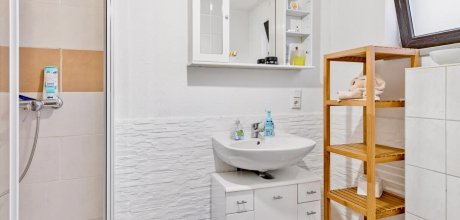 Badezimmer in der unteren Wohnung