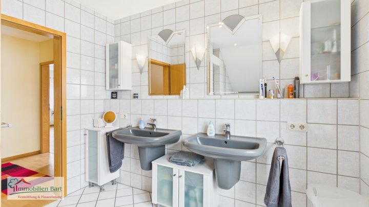 GRENZNÄHE: GEPFLEGTES WOHNHAUS MIT PHOTOVOLTAIK IN TOP LAGE VON ORSCHOLZ!