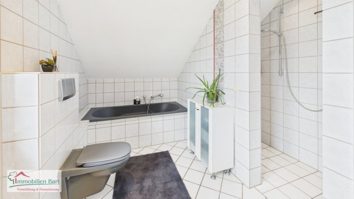 GRENZNÄHE: GEPFLEGTES WOHNHAUS MIT PHOTOVOLTAIK IN TOP LAGE VON ORSCHOLZ!