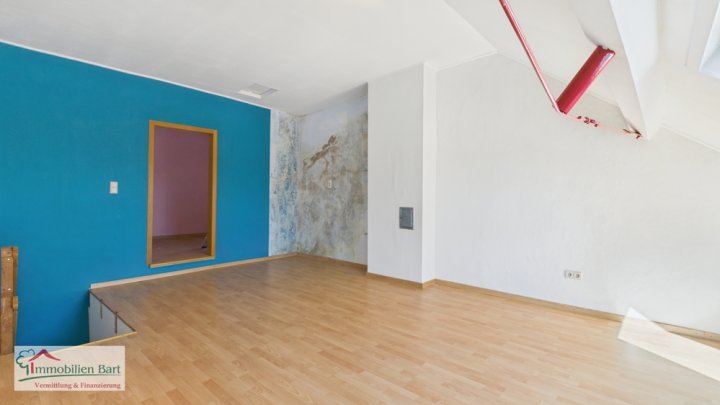 TEILRENOVIERTES 216 M² WOHNHAUS MIT VIEL POTENZIAL!