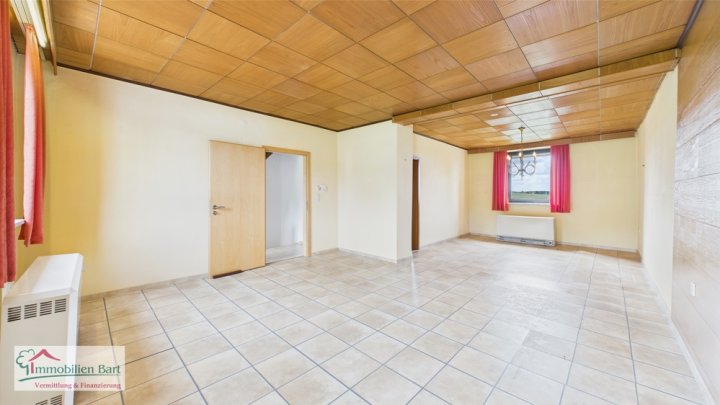 FREUDENBURG: WOHNHAUS MIT ELW UND GROßER GARAGE