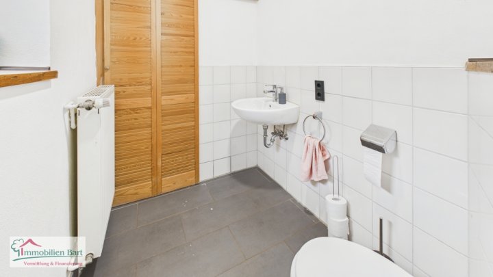 METTLACH-ORSCHOLZ:

WOHNHAUS MIT 160 M² WFL. / 4 SCHLAFZIMMERN / GARTEN / GARAGE